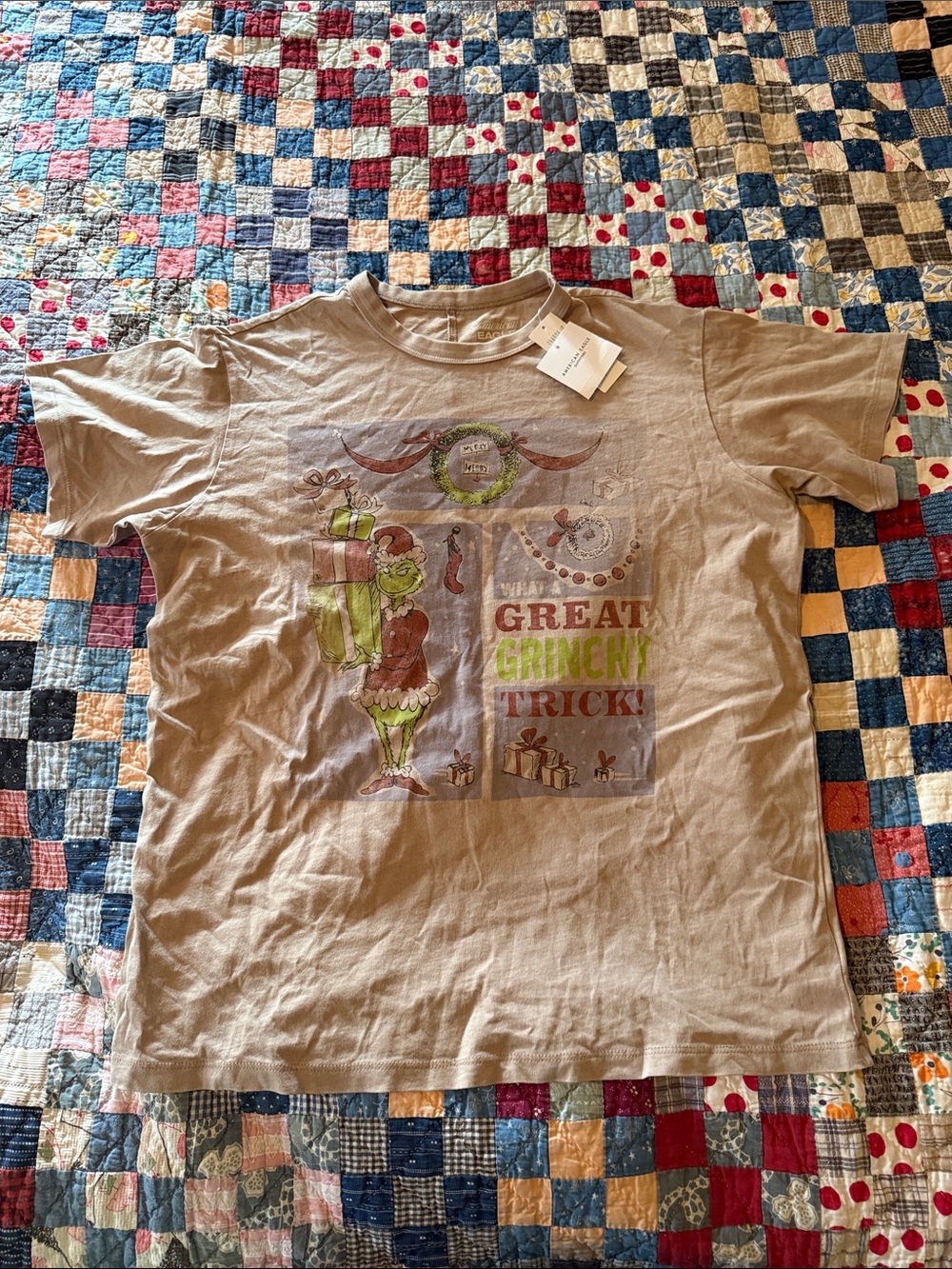 American Eagle Women’s Grinch Tee Size Small